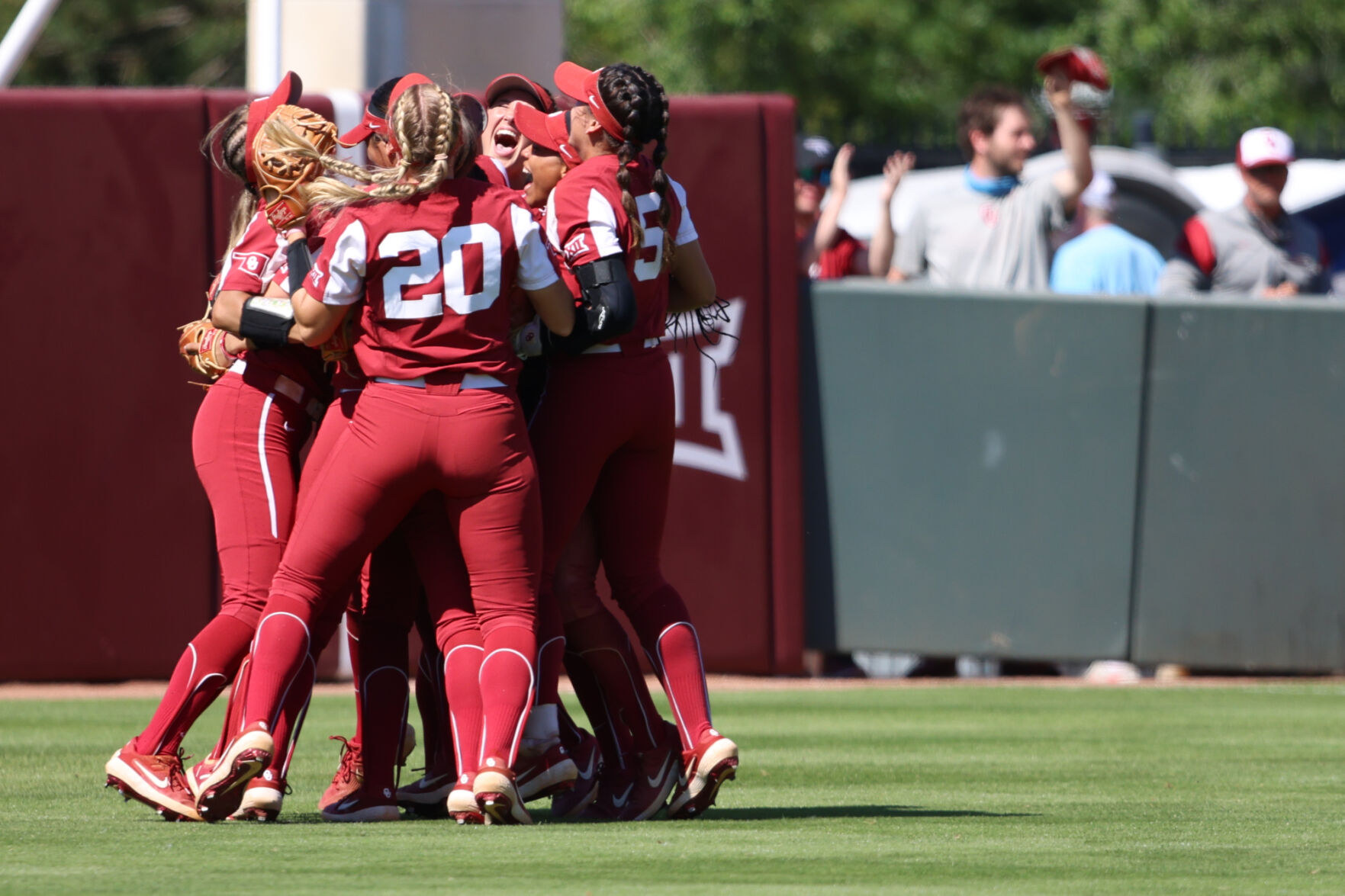 Sooners celebrate win